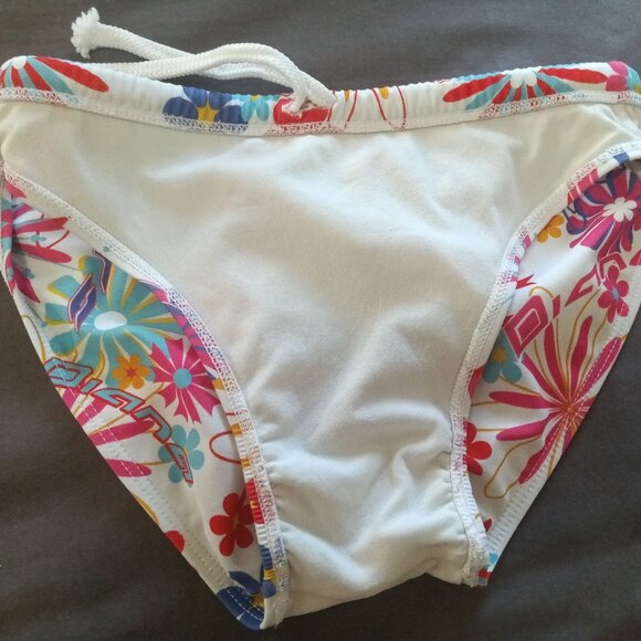VINTAGE NWOT DIANA SWIM BRIEF, BRIGHT FLOWER DESIGN, SIZE 30". - Picture 5 of 7